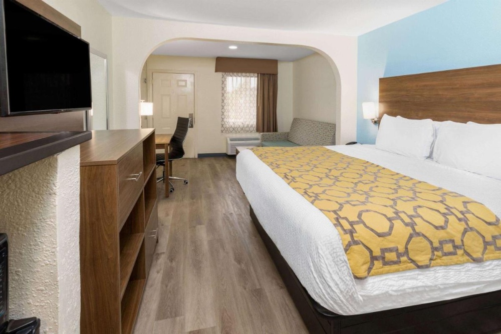 King Studio Suite - Non-Smoking